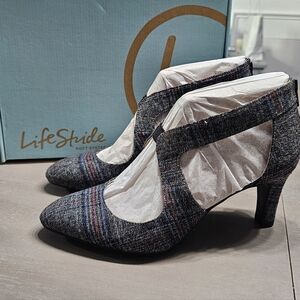 NWT 9W LifeStride Giovanna 2 Pumps In Grey Plaid